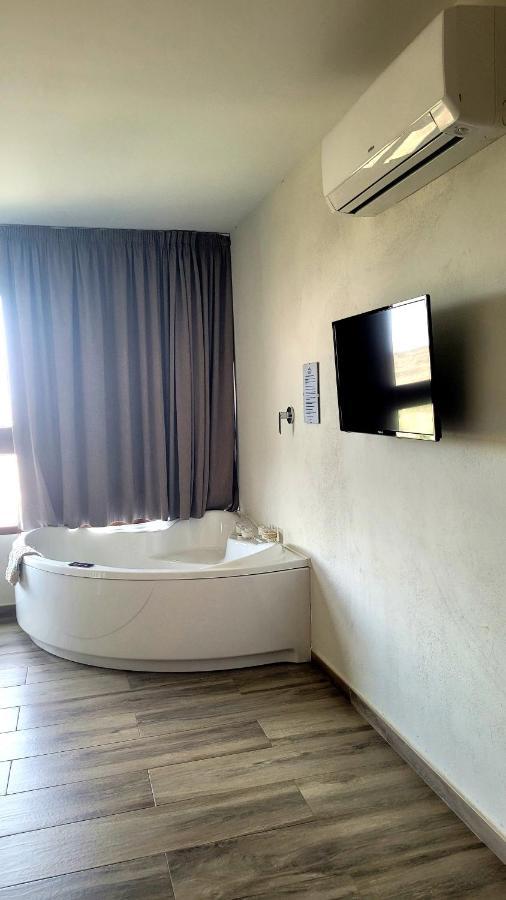 Casas del Cerro Casas Rurales Maribel - Complejo Moradas Del Cerro 1 - Suites Con Jacuzzi En Alcala Del Jucar מראה חיצוני תמונה